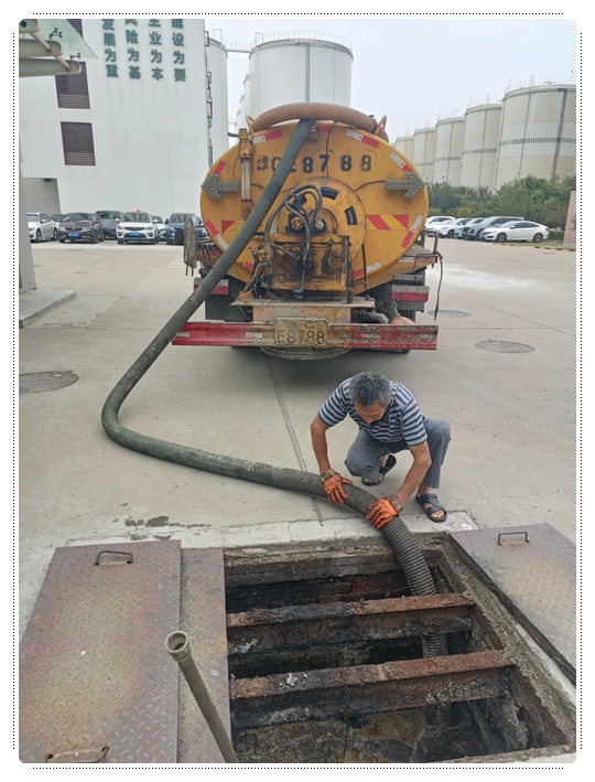 本号镇隔油池清掏