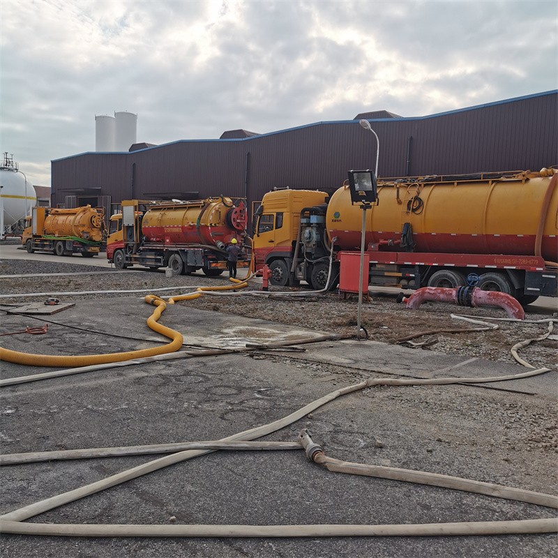 本号镇污水池清理