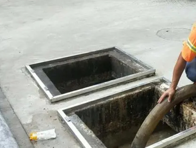 本号镇化粪池清理